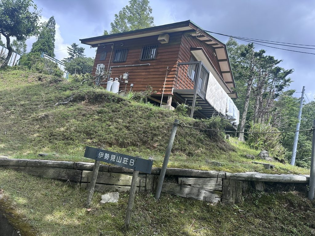 青山高原保健休養地キャンプ場ロッジ