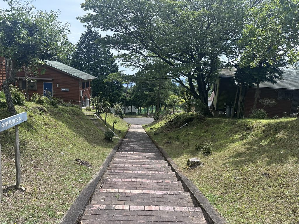 青山高原保健休養地キャンプ場ロッジ